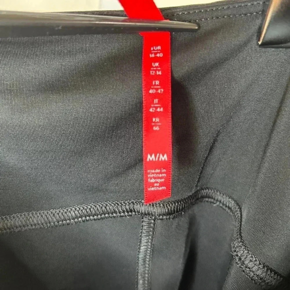 Spanx Size Medium Faux Leather Leggings Women’s Black - Picture 11 of 13